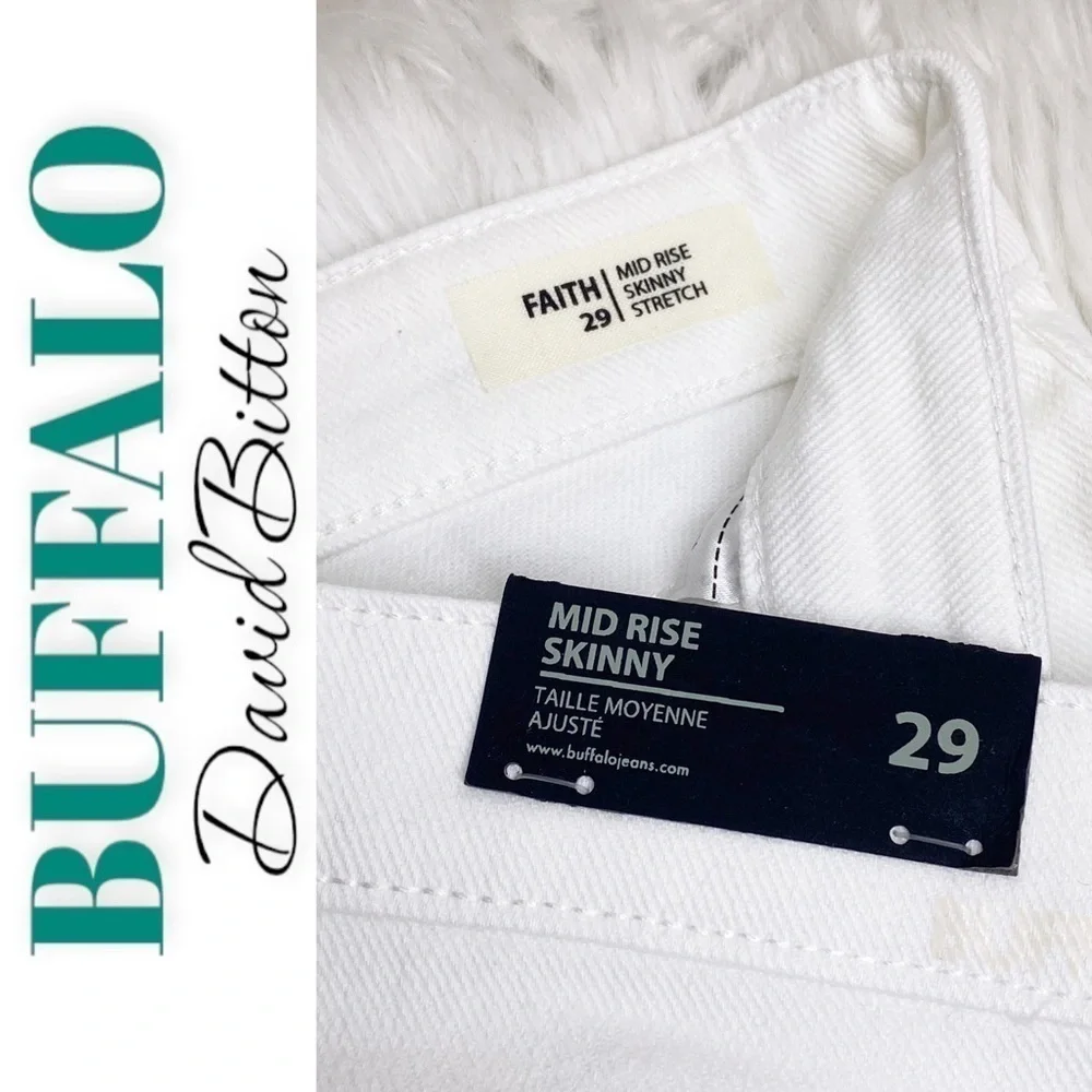 NWT‎ BUFFALO DAVID BITTON Faith White Mid Rise Skinny Jeans Frayed Hem, Size 29